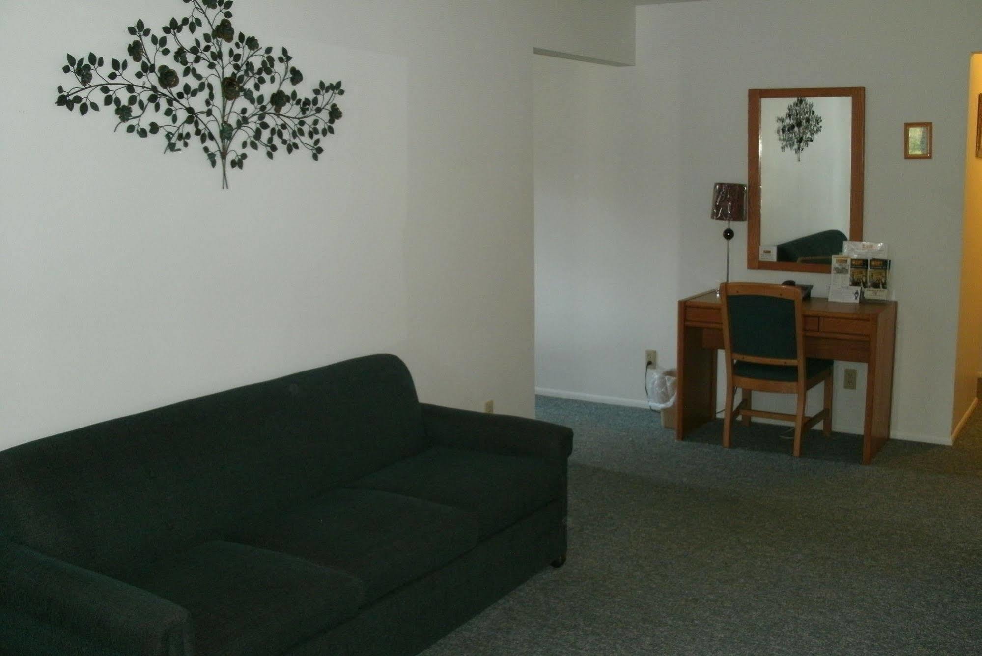 Budget Host Inn Айрънууд Екстериор снимка